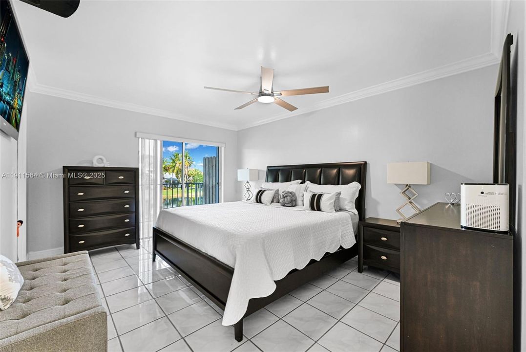 Active With Contract: $325,000 (2 beds, 2 baths, 1385 Square Feet)