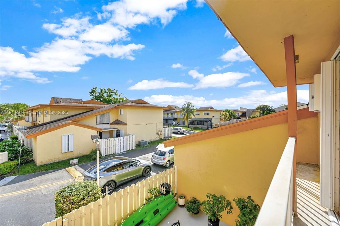 Active With Contract: $325,000 (2 beds, 2 baths, 1385 Square Feet)