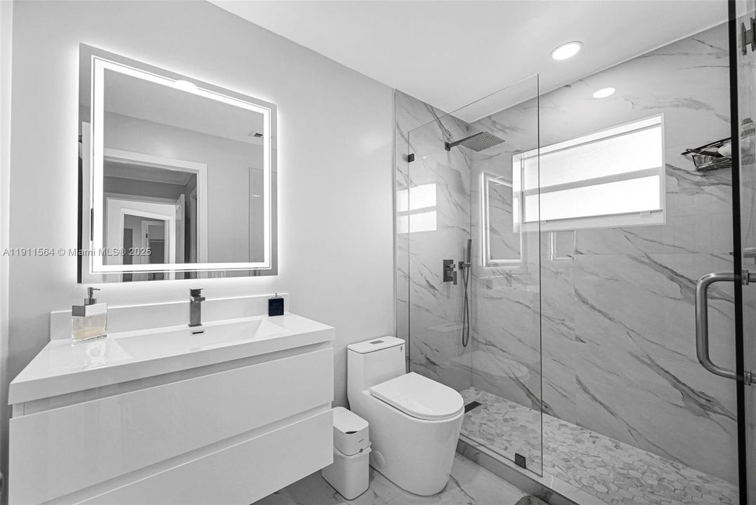 Active With Contract: $325,000 (2 beds, 2 baths, 1385 Square Feet)