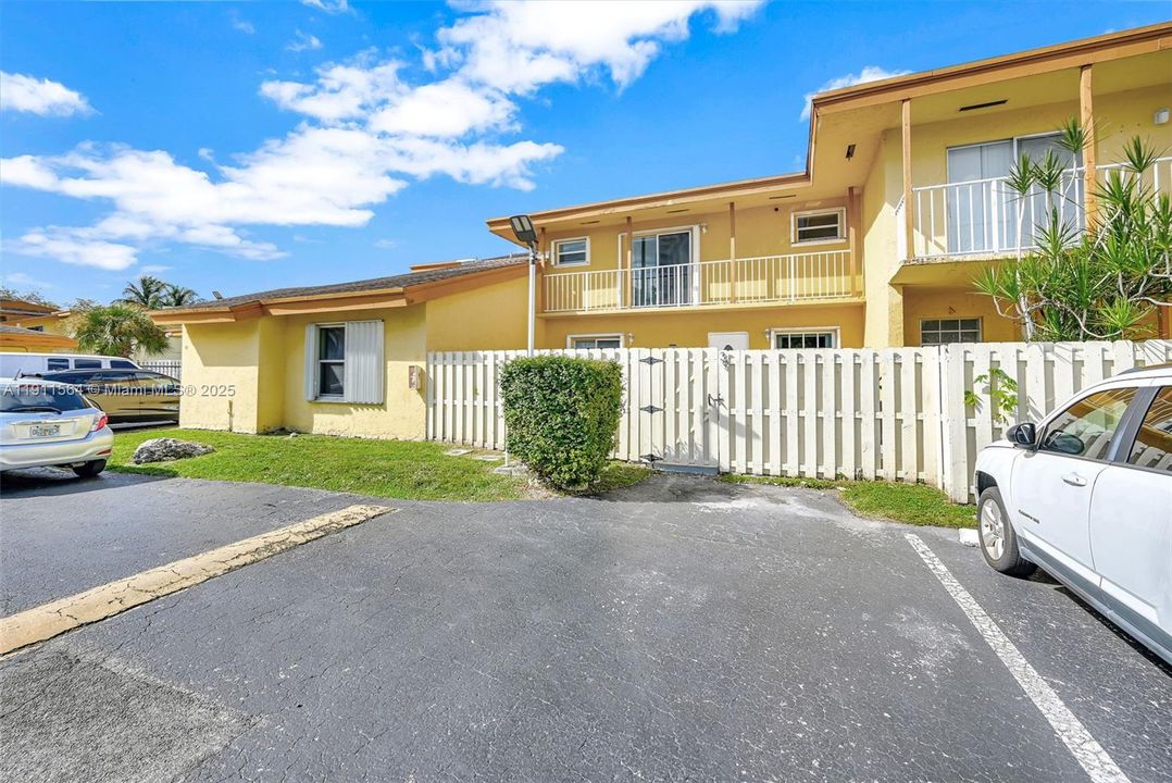 Active With Contract: $325,000 (2 beds, 2 baths, 1385 Square Feet)