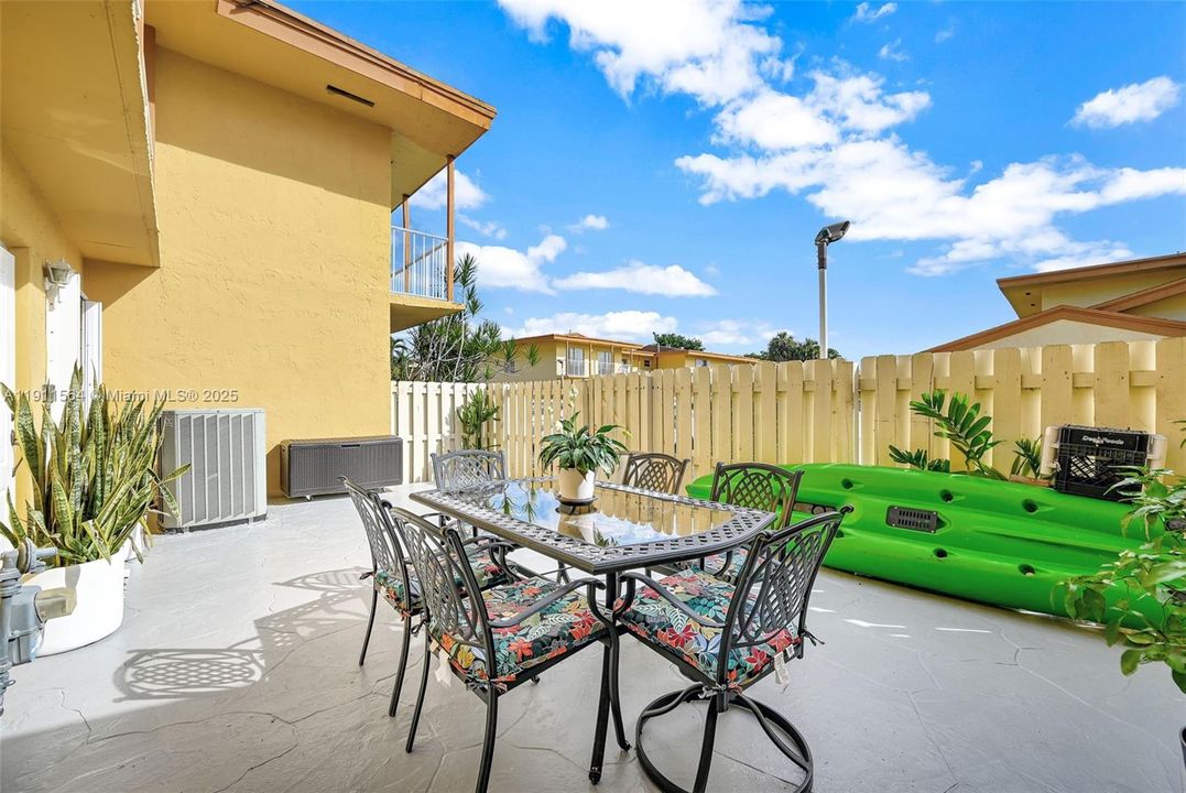 Active With Contract: $325,000 (2 beds, 2 baths, 1385 Square Feet)