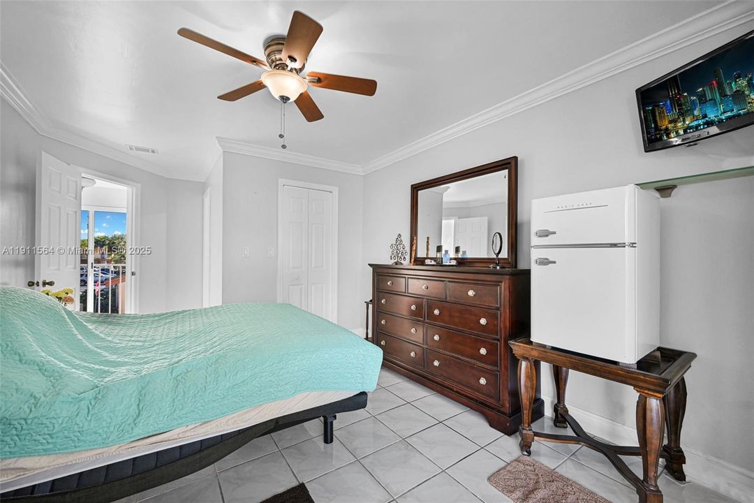 Active With Contract: $325,000 (2 beds, 2 baths, 1385 Square Feet)