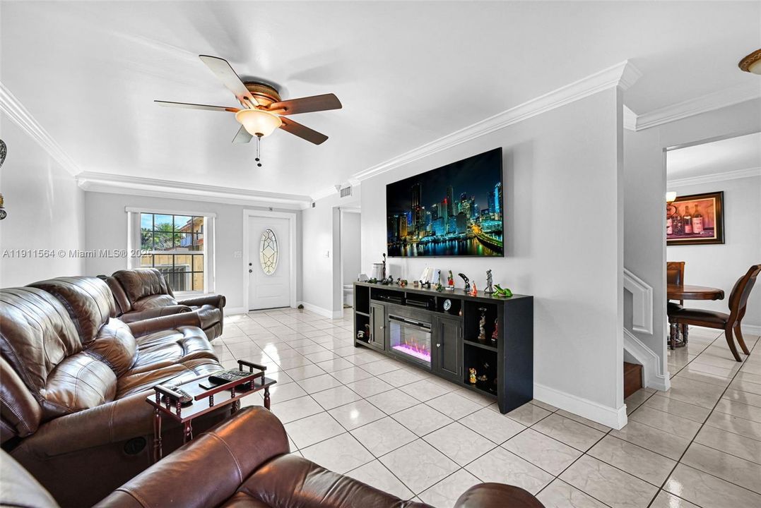 Active With Contract: $325,000 (2 beds, 2 baths, 1385 Square Feet)