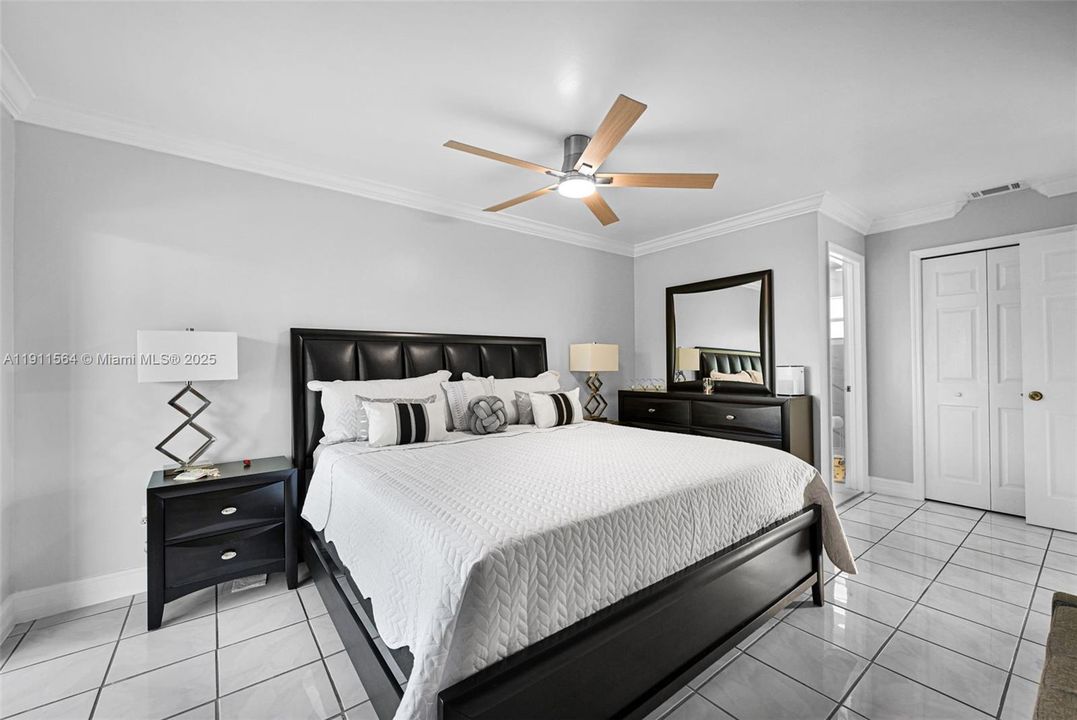 Active With Contract: $325,000 (2 beds, 2 baths, 1385 Square Feet)