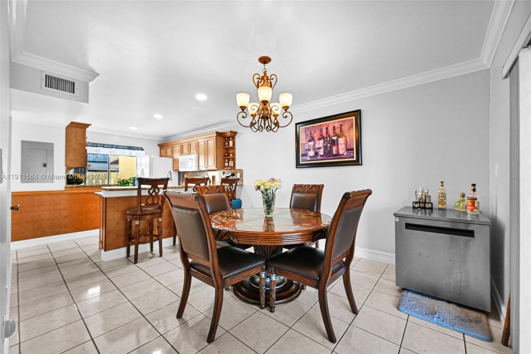 Active With Contract: $325,000 (2 beds, 2 baths, 1385 Square Feet)