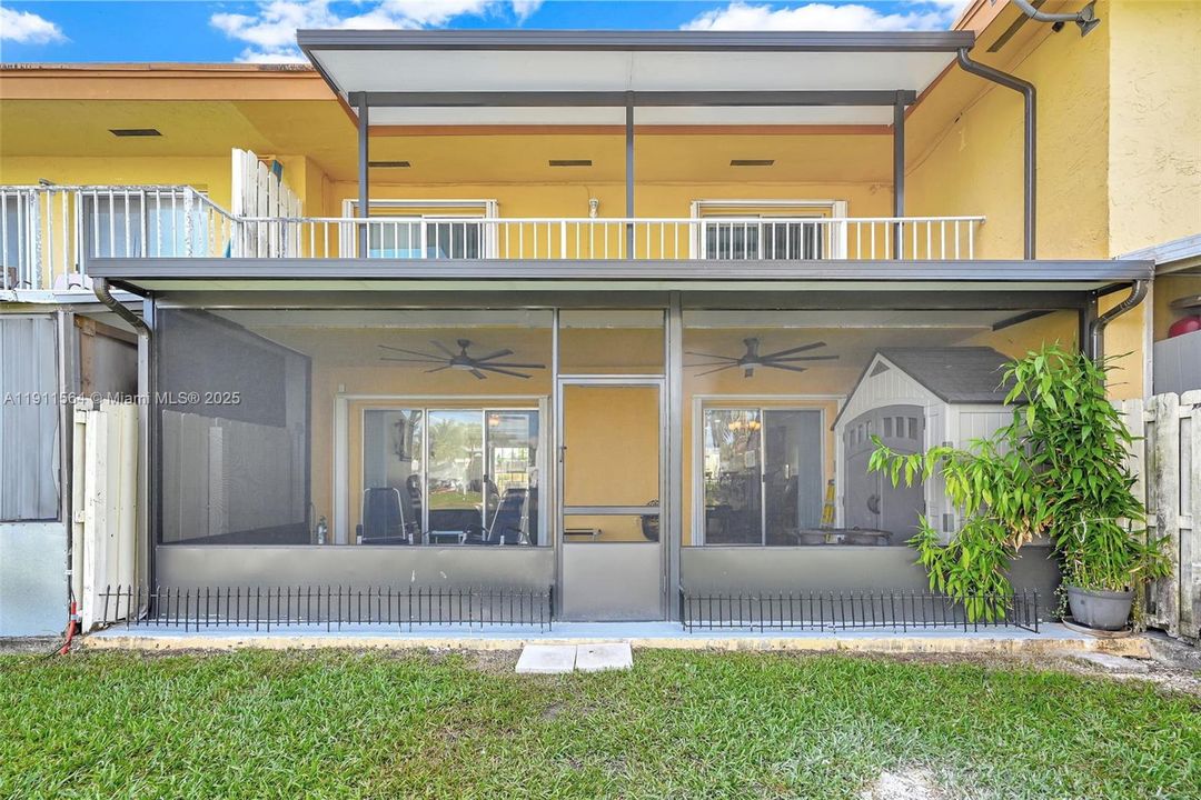 Active With Contract: $325,000 (2 beds, 2 baths, 1385 Square Feet)