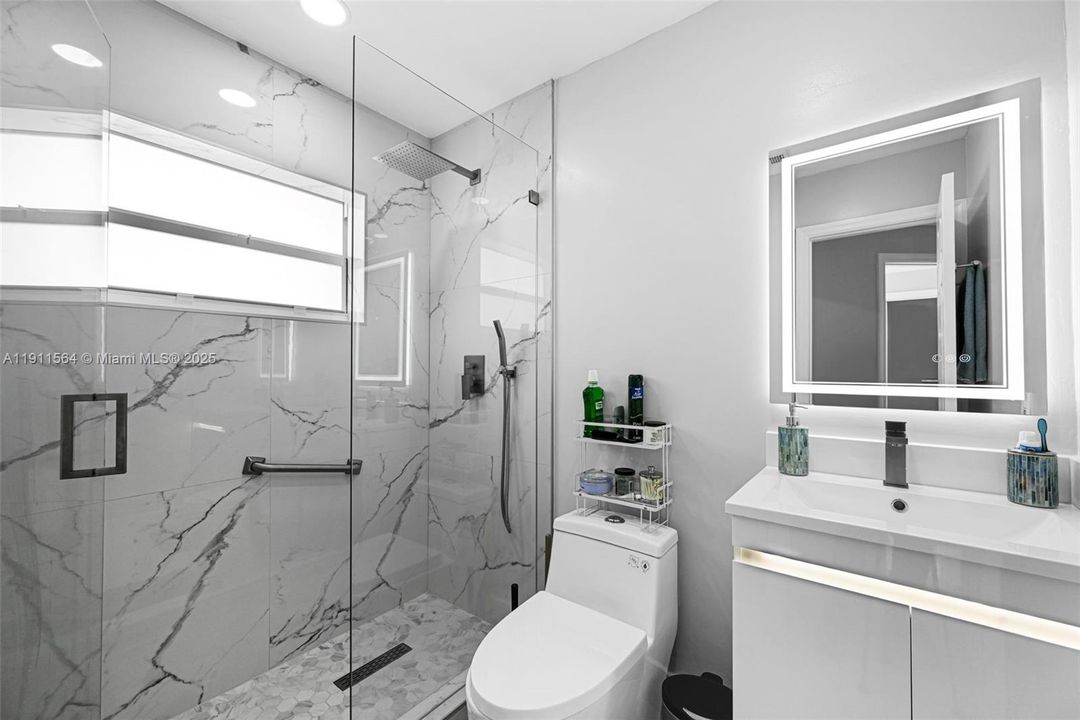 Active With Contract: $325,000 (2 beds, 2 baths, 1385 Square Feet)