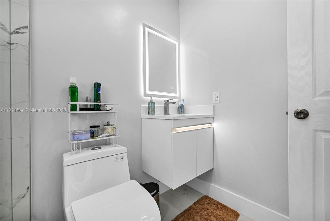 Active With Contract: $325,000 (2 beds, 2 baths, 1385 Square Feet)