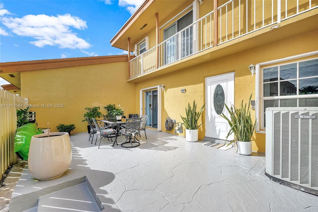 Active With Contract: $325,000 (2 beds, 2 baths, 1385 Square Feet)