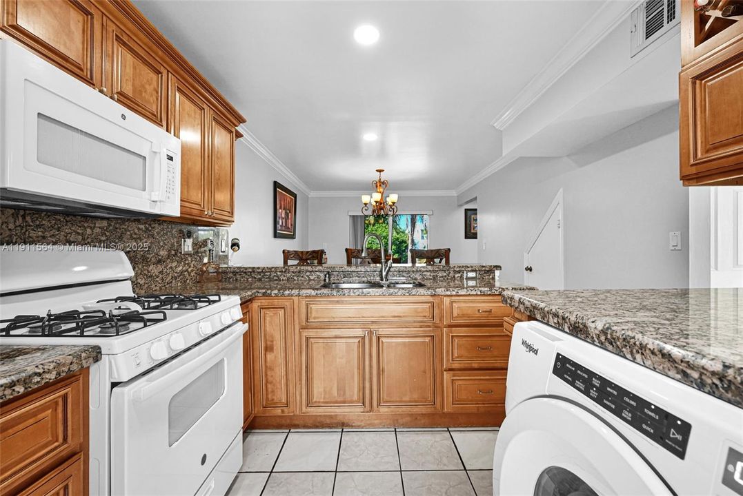 Active With Contract: $325,000 (2 beds, 2 baths, 1385 Square Feet)