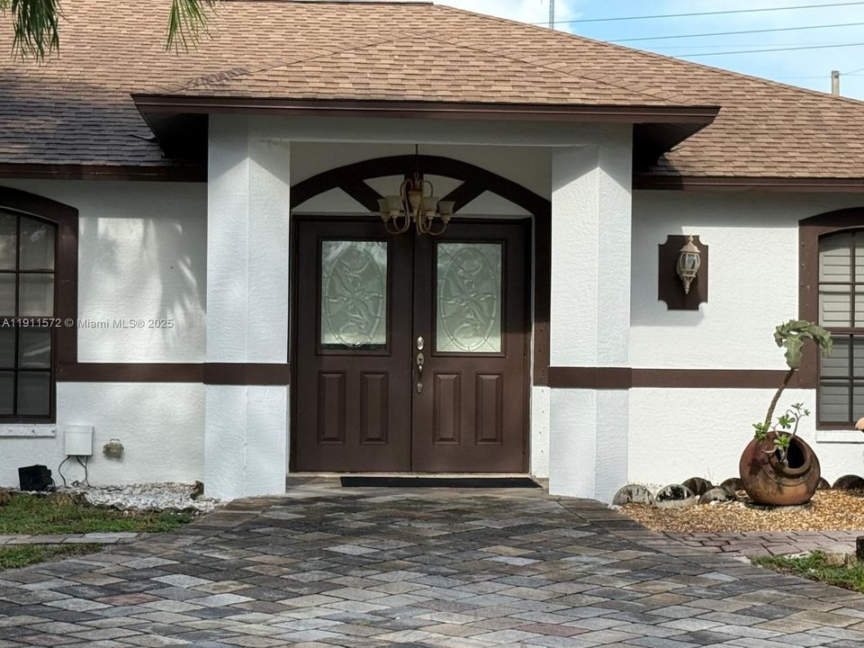 For Sale: $599,900 (3 beds, 2 baths, 1770 Square Feet)