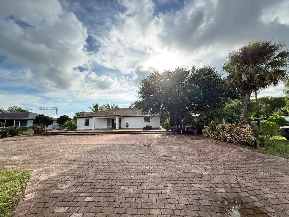 For Sale: $599,900 (3 beds, 2 baths, 1770 Square Feet)