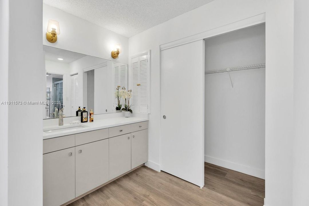 待售: $649,000 (2 贝兹, 2 浴室, 1413 平方英尺)