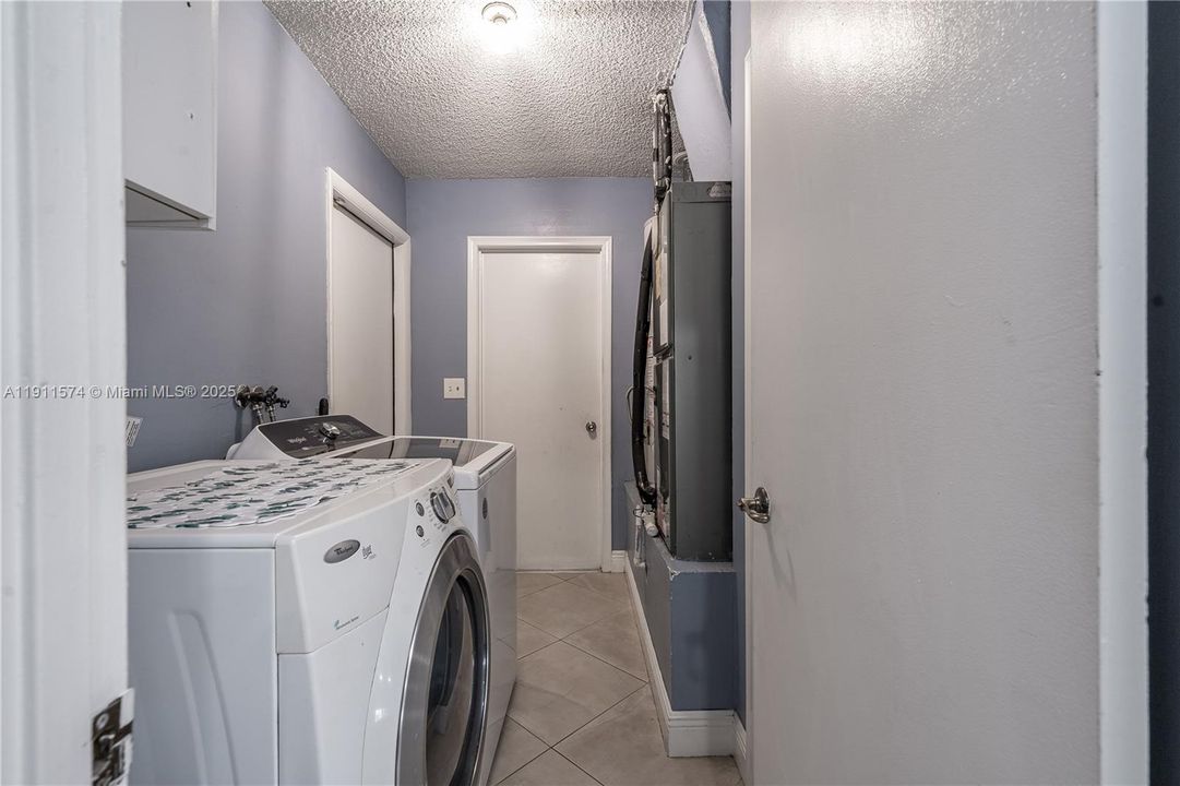 合同活跃: $560,000 (3 贝兹, 2 浴室, 1610 平方英尺)