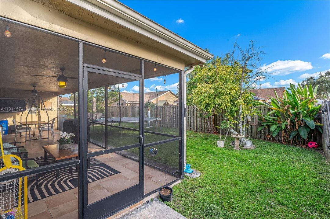 合同活跃: $560,000 (3 贝兹, 2 浴室, 1610 平方英尺)