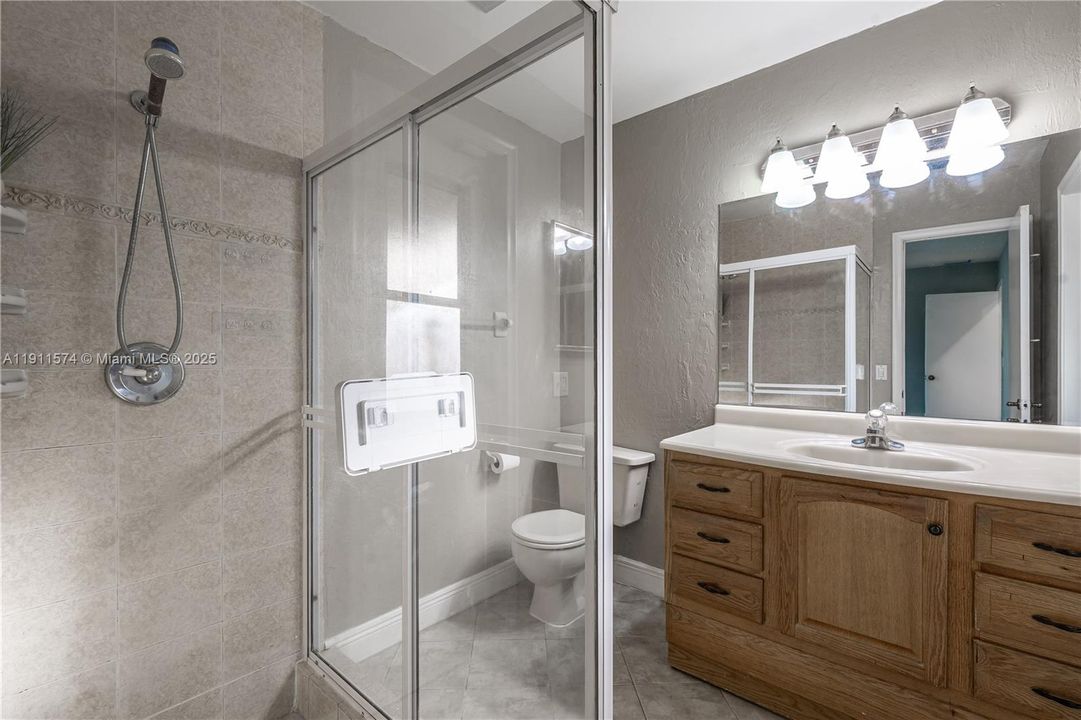 合同活跃: $560,000 (3 贝兹, 2 浴室, 1610 平方英尺)