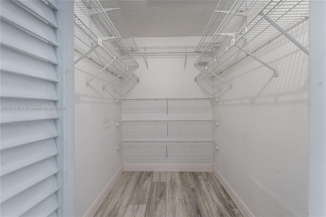 合同活跃: $560,000 (3 贝兹, 2 浴室, 1610 平方英尺)