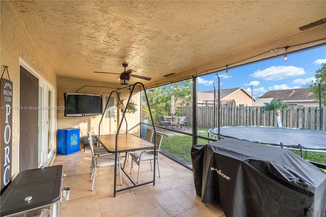 合同活跃: $560,000 (3 贝兹, 2 浴室, 1610 平方英尺)