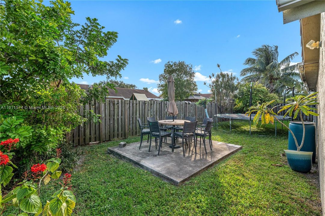 合同活跃: $560,000 (3 贝兹, 2 浴室, 1610 平方英尺)