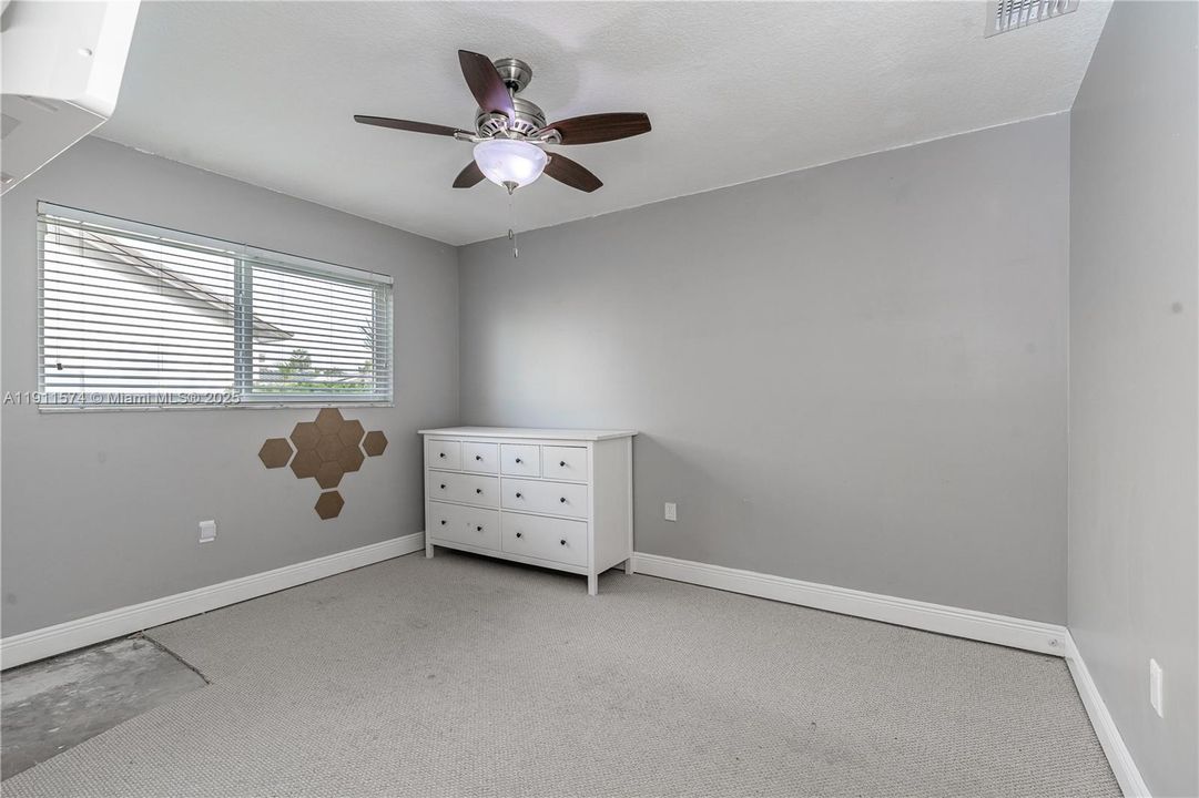 合同活跃: $560,000 (3 贝兹, 2 浴室, 1610 平方英尺)