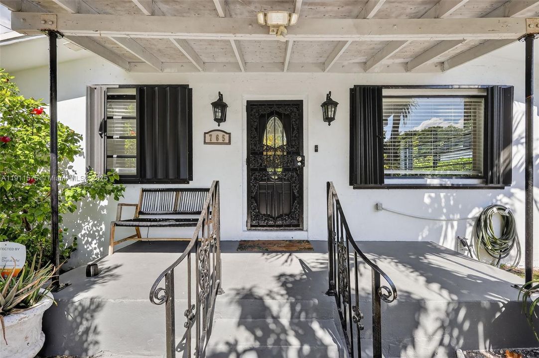 For Sale: $625,000 (3 beds, 2 baths, 1387 Square Feet)