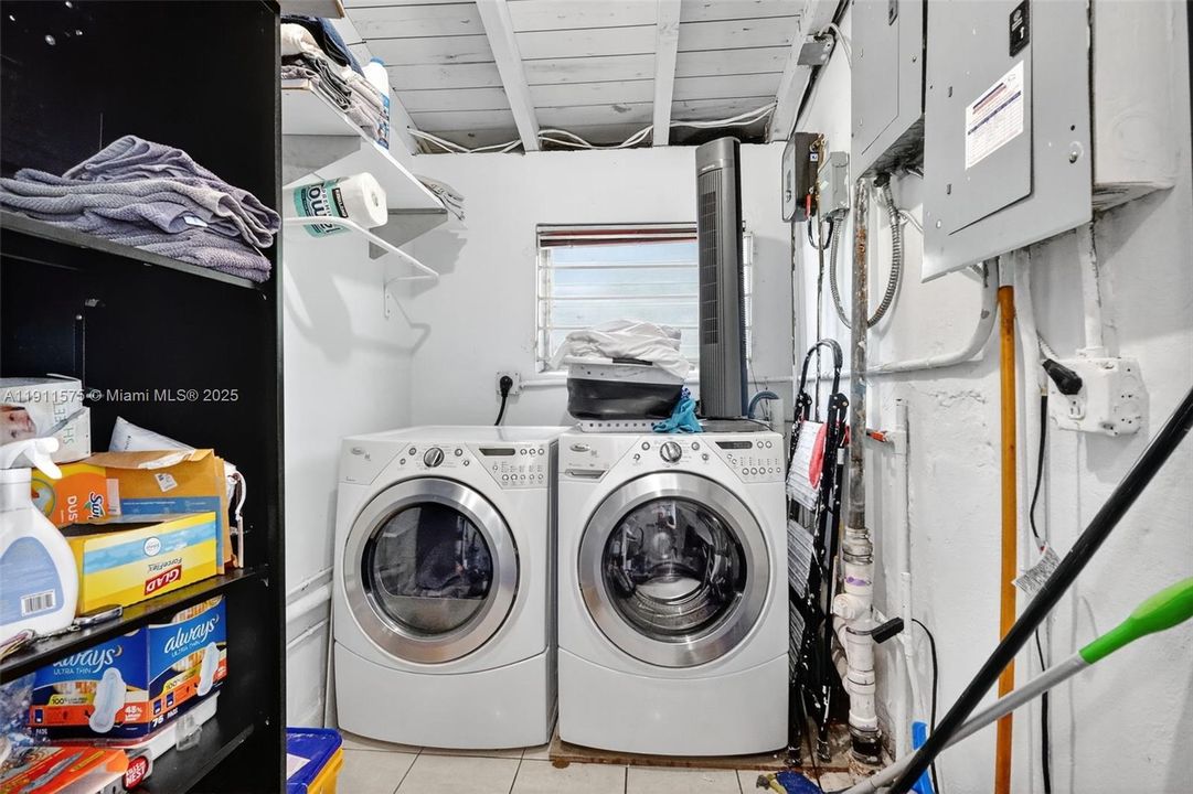 For Sale: $625,000 (3 beds, 2 baths, 1387 Square Feet)