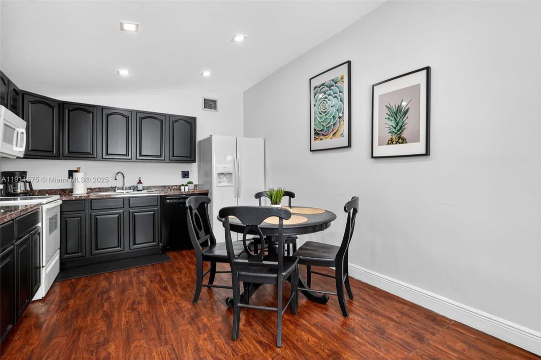 For Sale: $625,000 (3 beds, 2 baths, 1387 Square Feet)