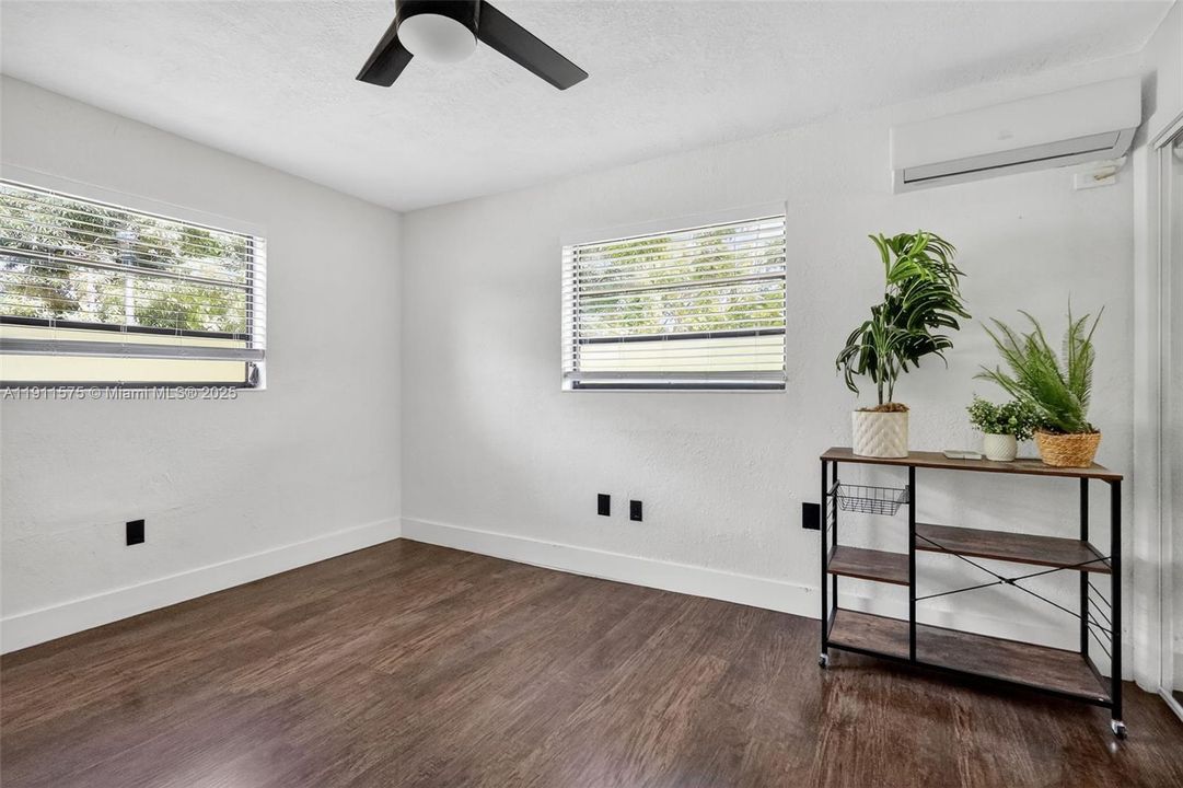 For Sale: $625,000 (3 beds, 2 baths, 1387 Square Feet)