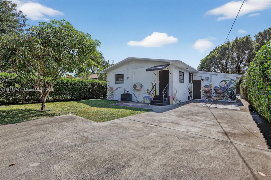 For Sale: $625,000 (3 beds, 2 baths, 1387 Square Feet)