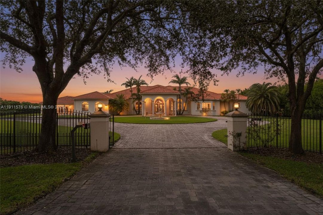 NIGHT VIEW OF THE 5 ACRE ESTATE