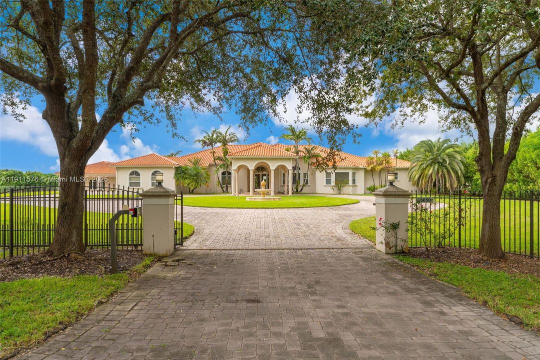 待售: $2,600,000 (7 贝兹, 4 浴室, 7766 平方英尺)