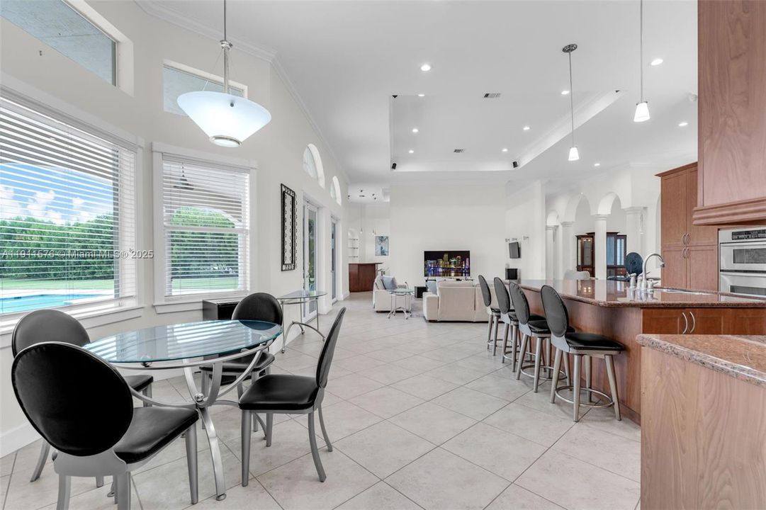 待售: $2,600,000 (7 贝兹, 4 浴室, 7766 平方英尺)