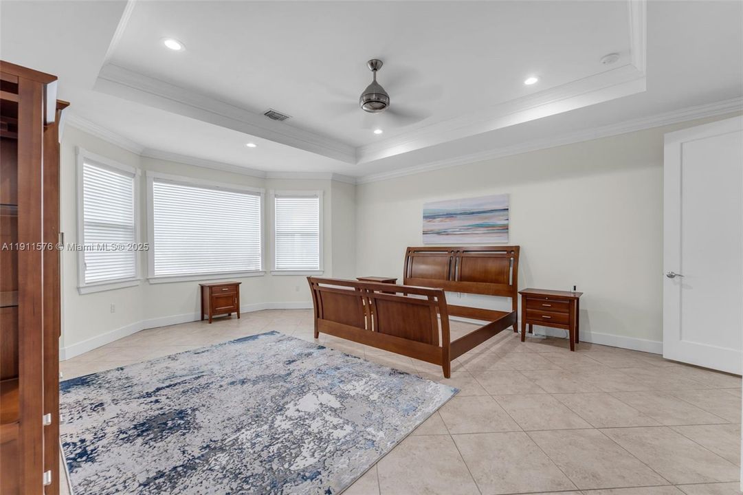 LOVELY SITTING AREA  WITH LARGE OPEN WINDOWS.