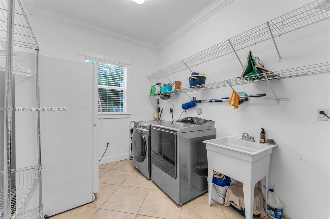 待售: $2,600,000 (7 贝兹, 4 浴室, 7766 平方英尺)