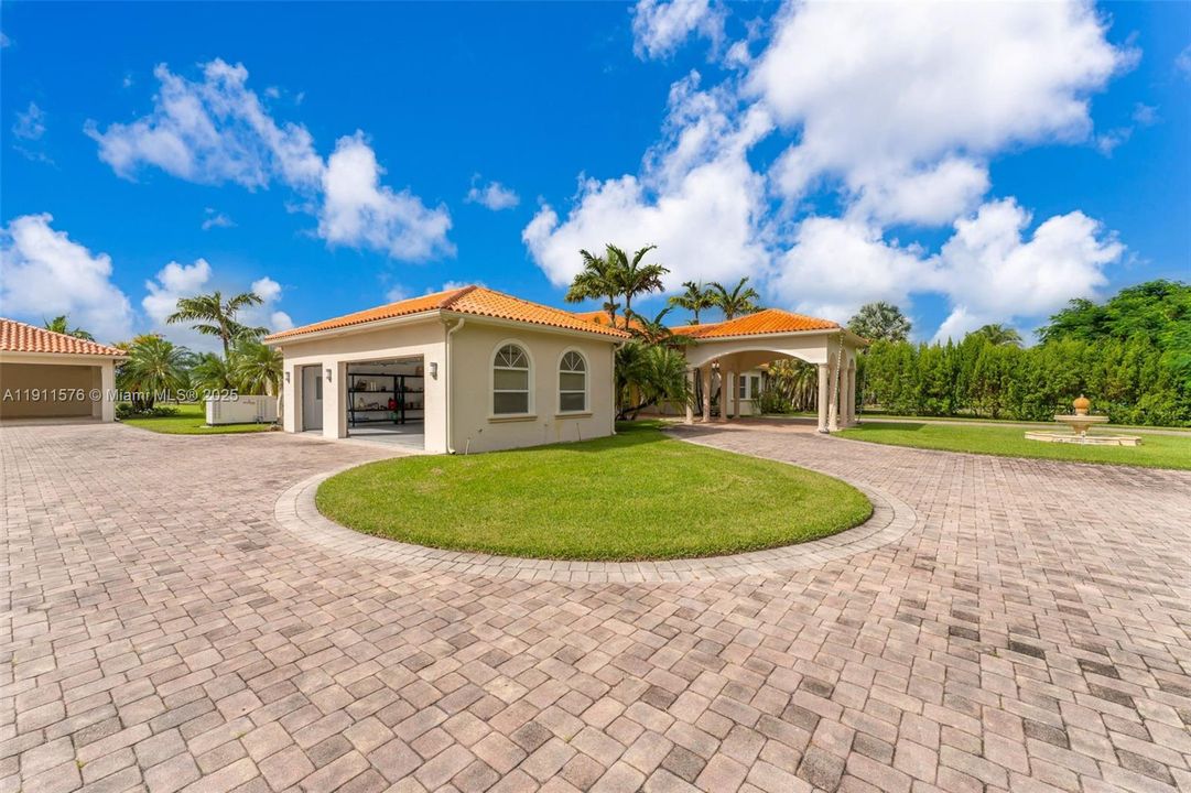 VIEW OF THE PORTE-COCHERE & GARAGE AND OVER3SIZEDGENERATOR TO RUN COMPOUND IF NEEDED
