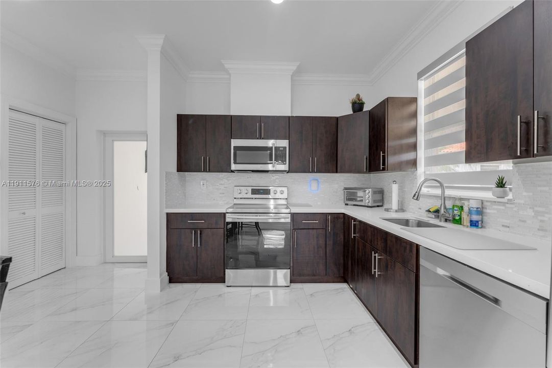 KITCHEN W/ CONVENIENT DOOR LEADING TO THE CARPORT/PATIO