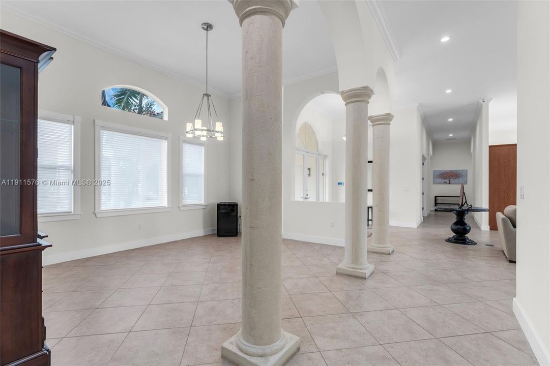 ENTRY & HALLWAYS INTO THE SPLIT FLOOR PLAN