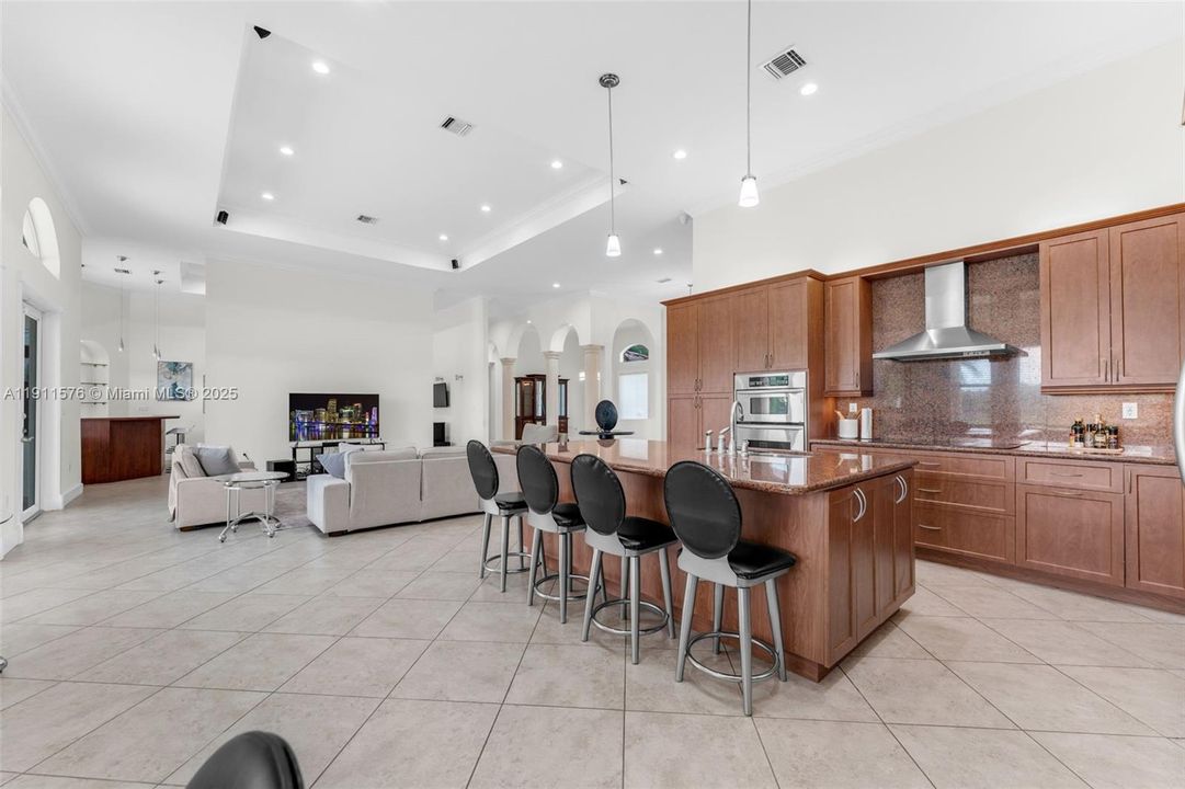 待售: $2,600,000 (7 贝兹, 4 浴室, 7766 平方英尺)