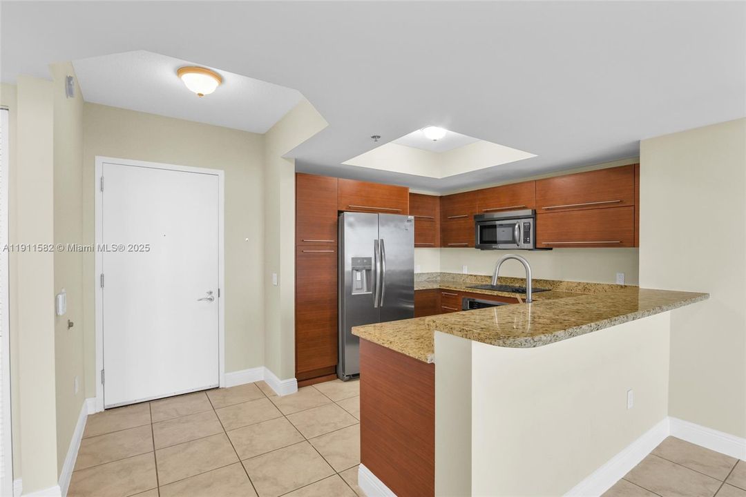 For Sale: $369,000 (2 beds, 2 baths, 1165 Square Feet)