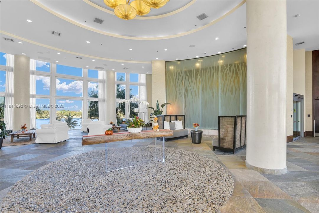 For Sale: $369,000 (2 beds, 2 baths, 1165 Square Feet)