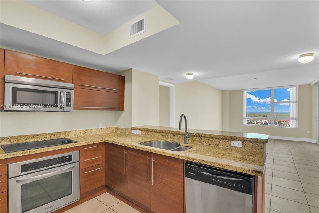 For Sale: $369,000 (2 beds, 2 baths, 1165 Square Feet)