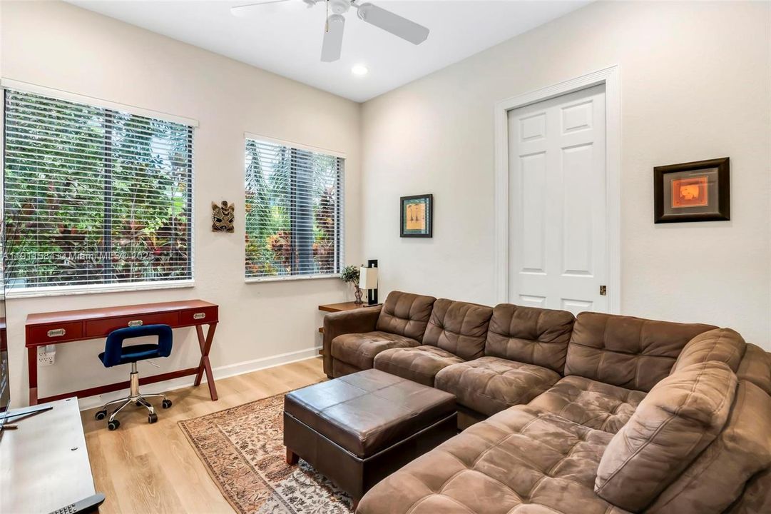 На продажу: $1,150,000 (5 спален, 3 ванн, 3061 Квадратных фут)