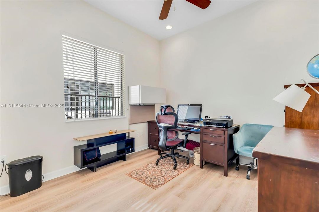 На продажу: $1,150,000 (5 спален, 3 ванн, 3061 Квадратных фут)