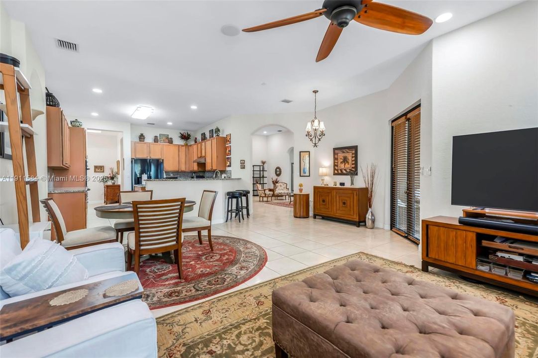 На продажу: $1,150,000 (5 спален, 3 ванн, 3061 Квадратных фут)