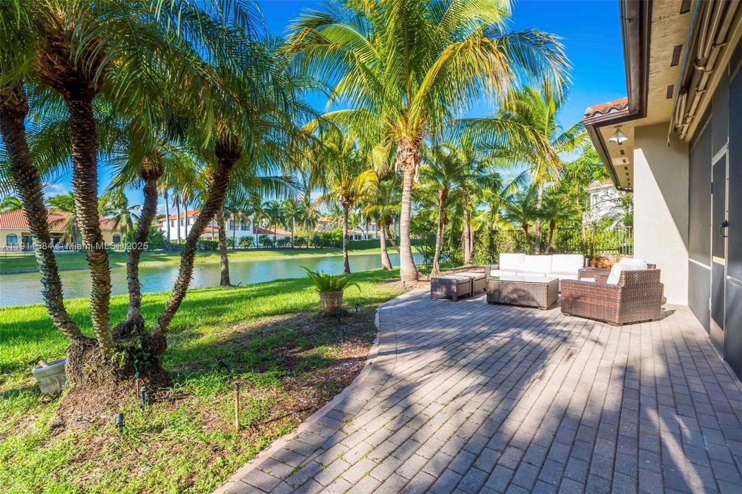 На продажу: $1,150,000 (5 спален, 3 ванн, 3061 Квадратных фут)