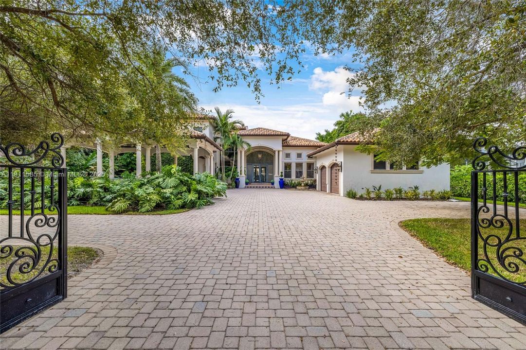 For Sale: $4,480,000 (6 beds, 7 baths, 5112 Square Feet)