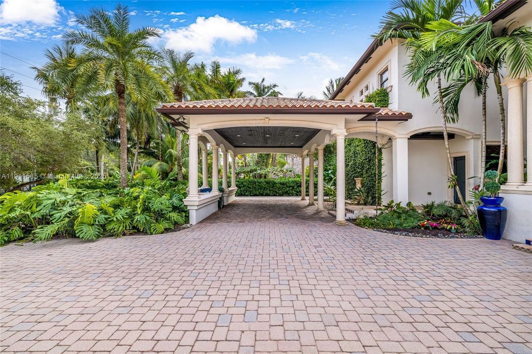 For Sale: $4,480,000 (6 beds, 7 baths, 5112 Square Feet)