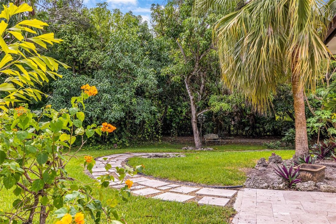 For Sale: $4,480,000 (6 beds, 7 baths, 5112 Square Feet)