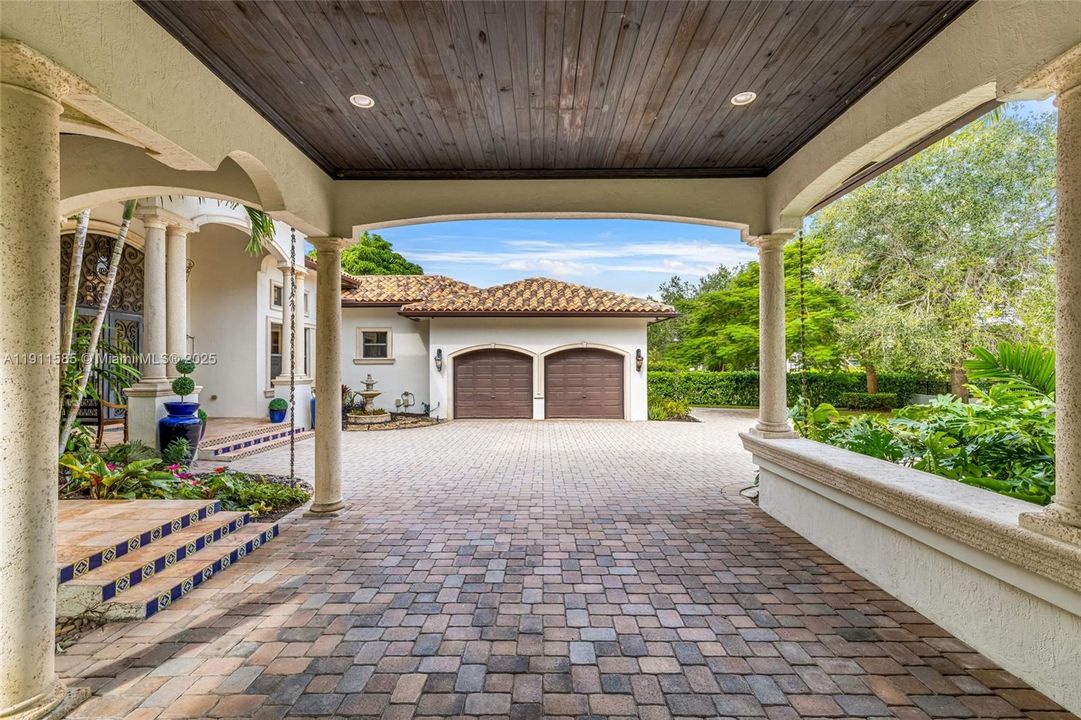 For Sale: $4,480,000 (6 beds, 7 baths, 5112 Square Feet)