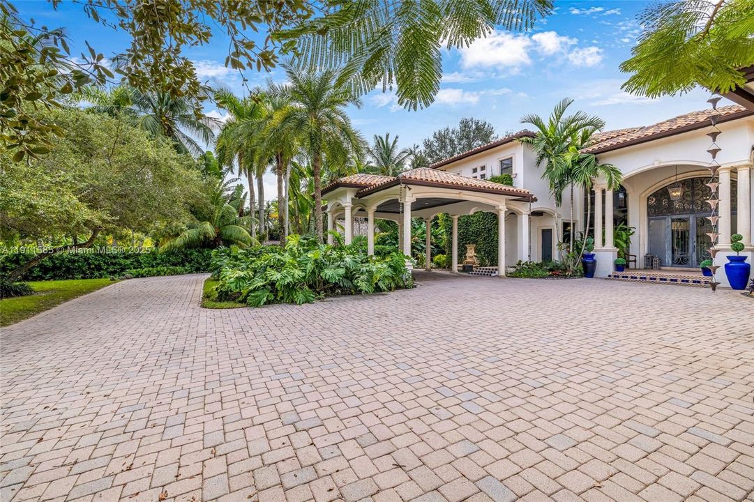 For Sale: $4,480,000 (6 beds, 7 baths, 5112 Square Feet)